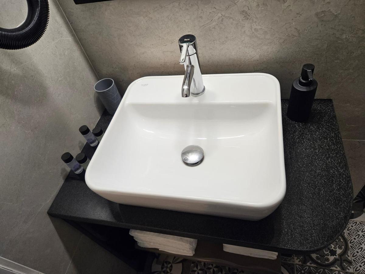 וולוס Hotel Anastasia מראה חיצוני תמונה